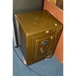 A VINTAGE EUROPEAN OFFICE EQUIPMENT Limited safe (no key)