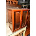 AN EDWARDIAN MAHOGANY TWO DOOR TABLE TOP JEWELLERY DISPLAY CABINET, width 67cm x depth 42cm x height