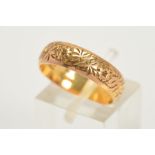 A 15CT GOLD EDWARDIAN WEDDING BAND, floral and foliate engraving, ring size N1/2, hallmarked 15ct