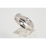 A MODERN 18CT WHITE GOLD WEDDING RING, flat cross section with fancy overlapping wave section design