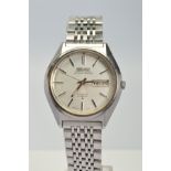 A GENT'S SEIKO HI BEAT AUTOMATIC WRISTWATCH in stainless steel, silver dial, day - date, steel baton