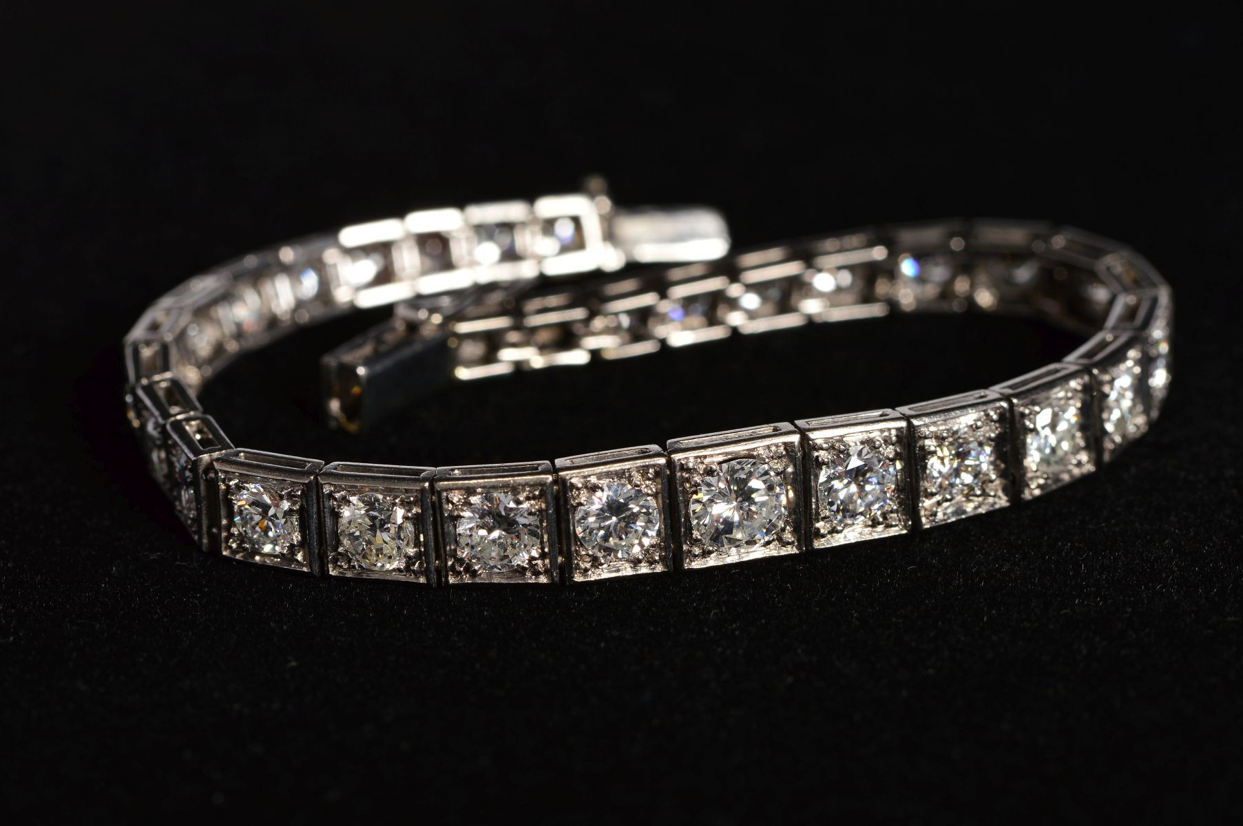 AN ART DECO GRADUATED DIAMOND LINE BRACELET, brilliant cut diamonds, each set to a box setting - Image 6 of 7