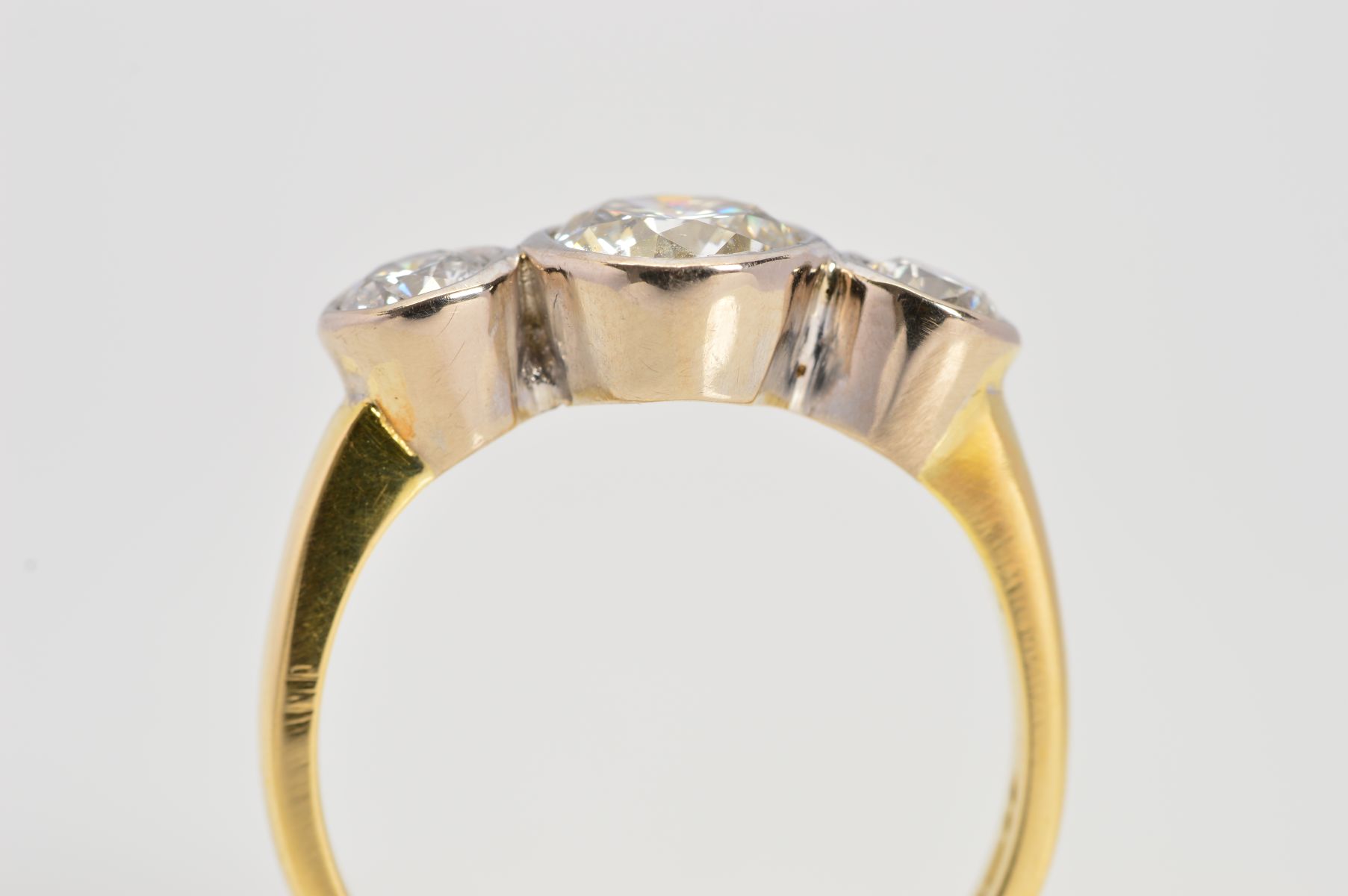 AN 18CT GOLD THREE STONE DIAMOND RING, designed as three brilliant cut diamonds within collet - Image 5 of 6