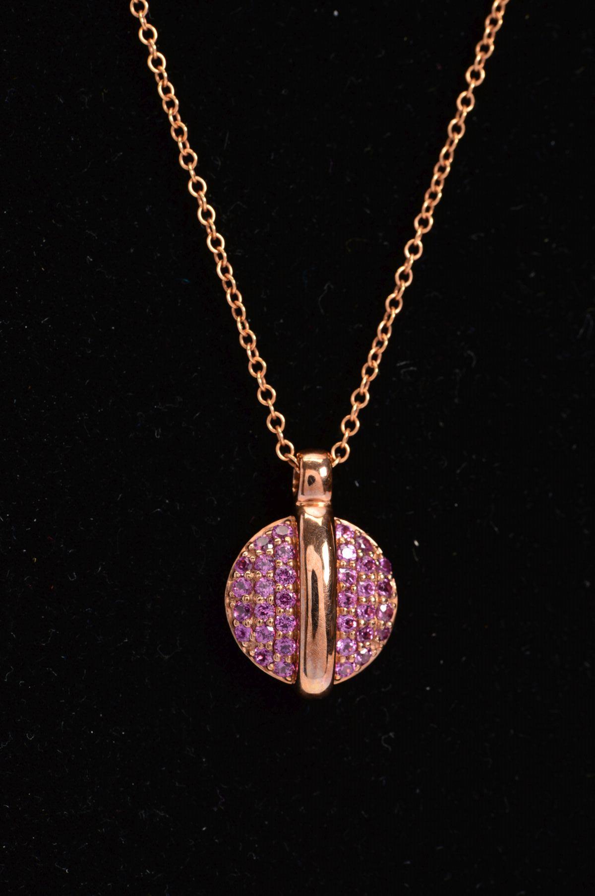 A MODERN 9CT ROSE GOLD FIORELLI RHODALITE GARNET SET SUITE, to include a pendant, drop earrings - Bild 3 aus 4