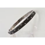 A MODERN ROBERTO COIN 18CT WHITE GOLD DARK BLUE SAPPHIRE AND DIAMOND PAVE SET BANGLE, bangle