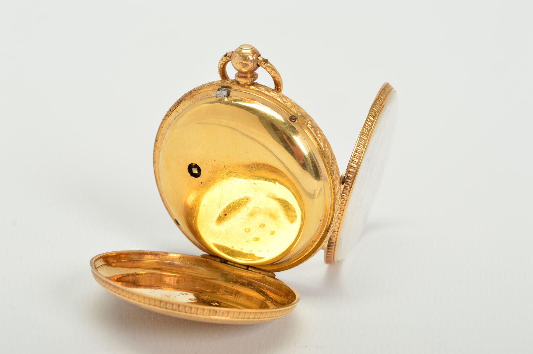 AN 18CT GOLD POCKET WATCH, measuring approximately 38mm in diameter, fancy floral and engine - Image 4 of 4