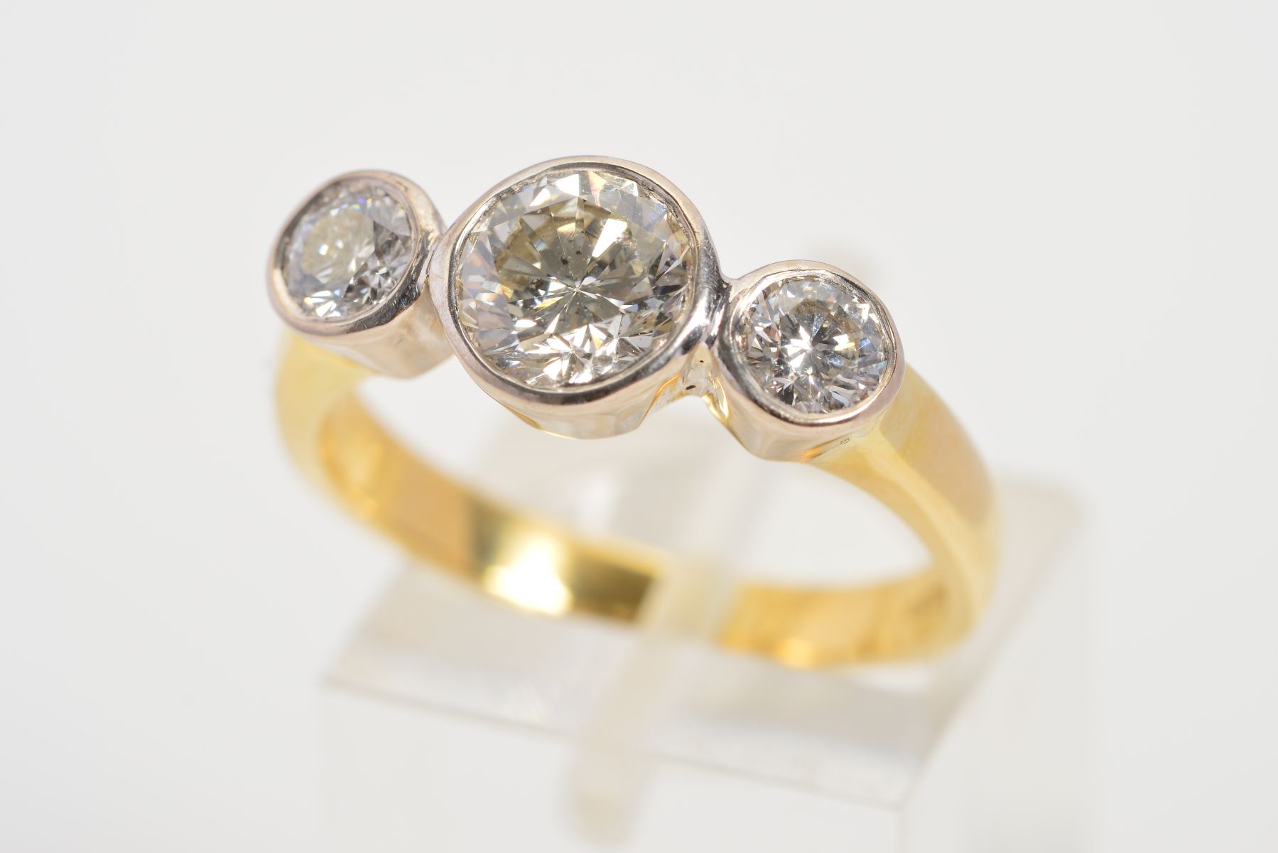 AN 18CT GOLD THREE STONE DIAMOND RING, designed as three brilliant cut diamonds within collet - Image 3 of 6