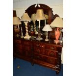 AN EDWARDIAN MAHOGANY MIRROR BACK SIDEBOARD with six drawers, width 179cm x depth 56cm x height