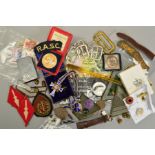 A TRAY OF VARIOUS MILITARY ITEMS, badges, medallions, pins, etc, including cloth Insignia, WWI