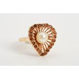 A 9CT GOLD CULTURED PEARL AND GARNET DRESS RING, designed as a central cultured pearl within a
