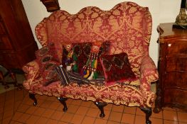 AN EARLY 20TH CENTURY GEORGIAN STYLE THREE SEATER SOFA, triple arched back, red and gold upholstery,