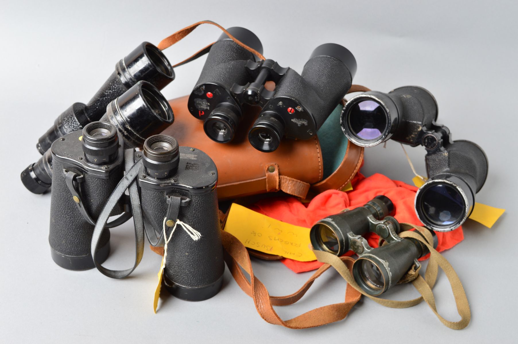 A BOX CONTAINING FIVE PAIRS OF MILITARY ISSUE FIELD BINOCULARS, as follows, U.S. Navy WWII era 7 x - Image 4 of 6