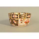 A ROYAL CROWN DERBY IMARI SUGAR BOWL, '2451' pattern, diameter 15cm