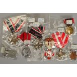 A BOX CONTAINING THE FOLLOWING WWII ERA MILITARY MEDALS, 1939-45 Star & War medal, no ribbons,