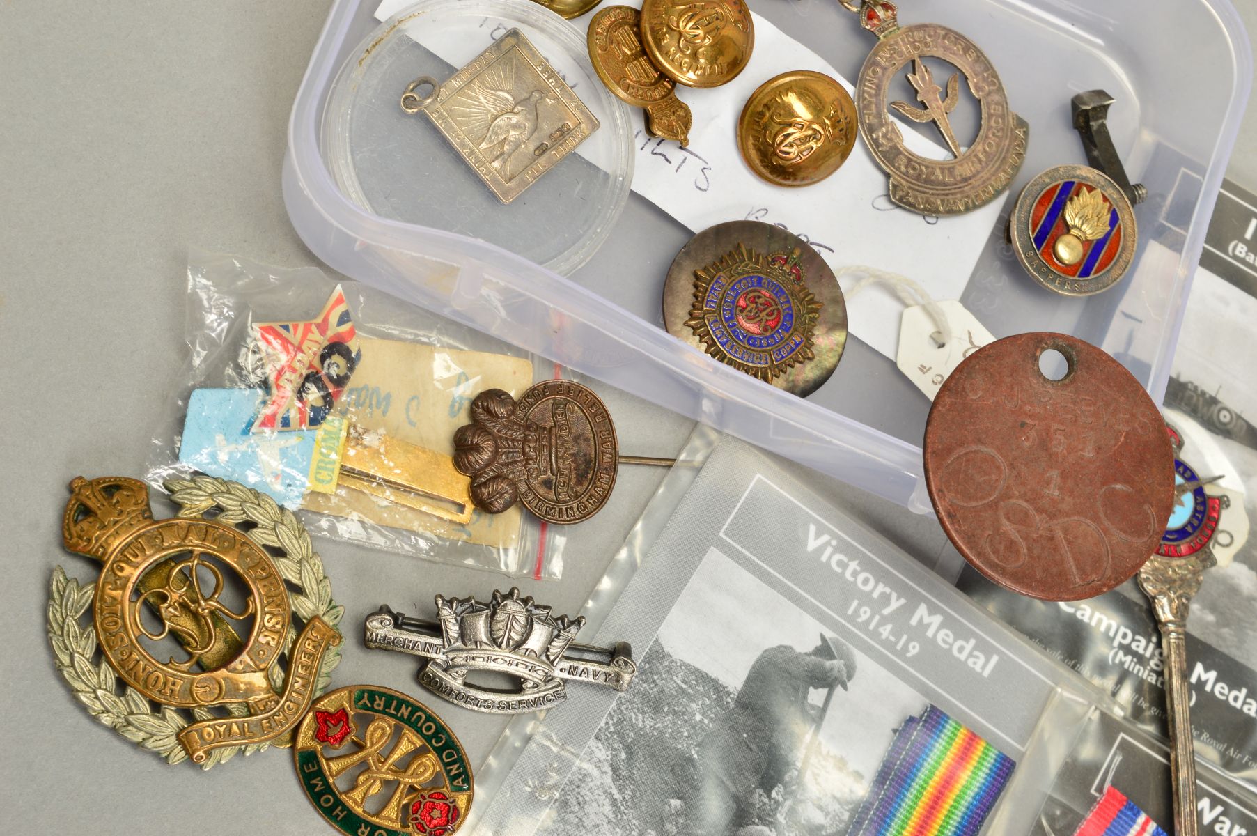 A SMALL PLASTIC BOX CONTAINING A NUMBER OF MILITARY ITEMS, to include copy miniature medals, uniform - Image 2 of 3