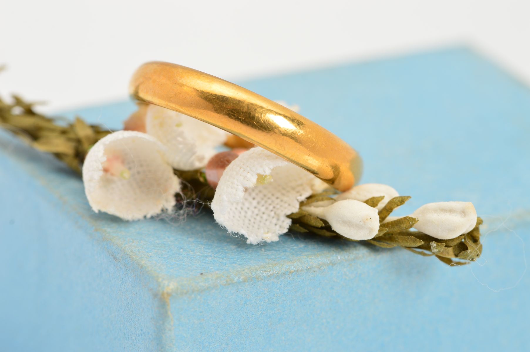 A 22CT GOLD WEDDING BAND RING, a plain D shape band with 22ct gold hallmark for Birmingham 1958,