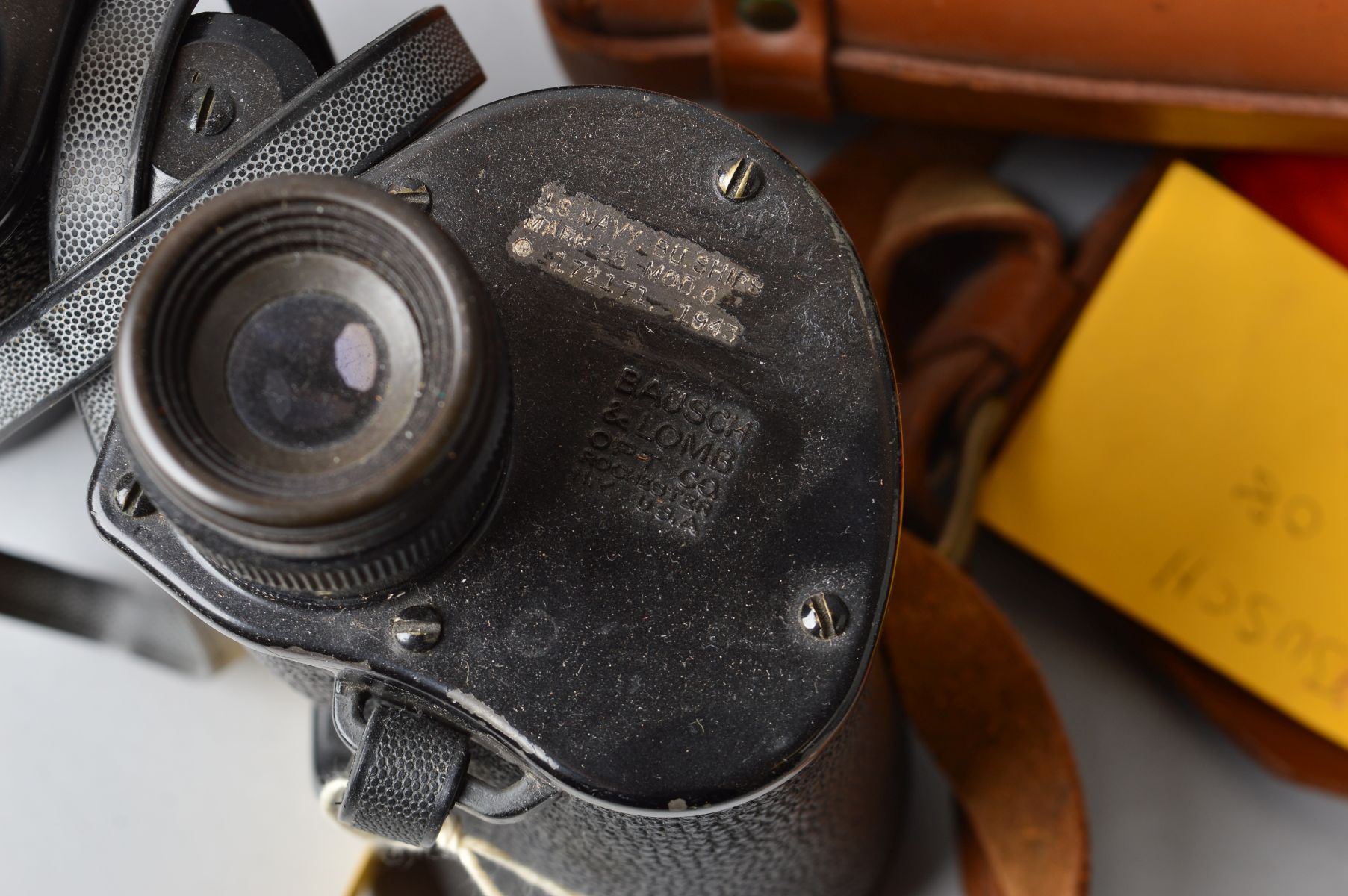 A BOX CONTAINING FIVE PAIRS OF MILITARY ISSUE FIELD BINOCULARS, as follows, U.S. Navy WWII era 7 x - Image 5 of 6