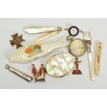 A SELECTION OF MISCELLANEOUS ITEMS, to include a compass, a mother of pearl handled fruit knife