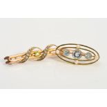 TWO EARLY 20TH CENTURY GOLD GEM BROOCHES, the first designed as two parallel bars interspaced by