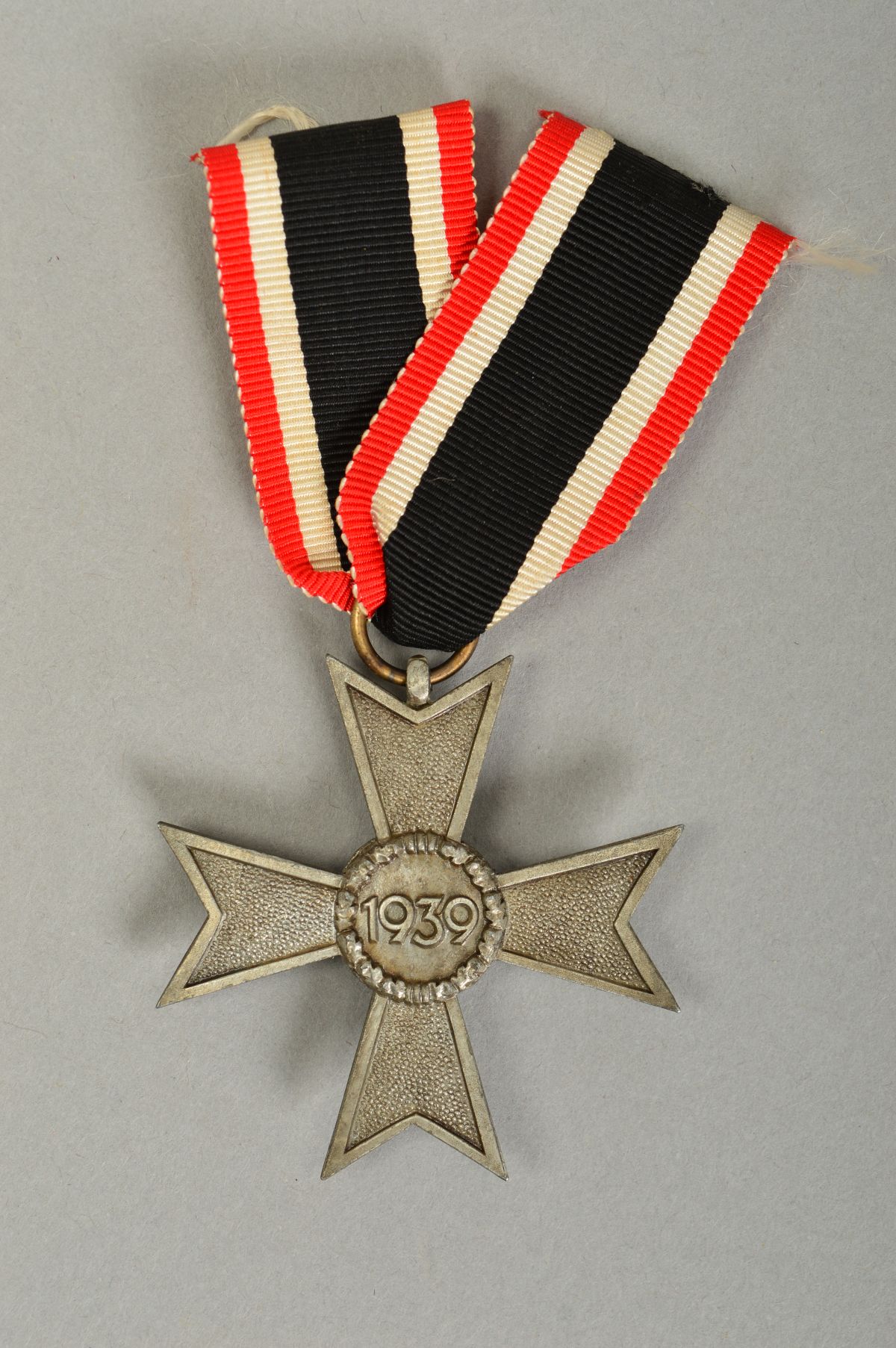 A GERMAN WWII WAR MERIT CROSS, ring not marked - Image 2 of 2
