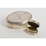A SNUFF BOX AND A LATE GEORGIAN MEMORIAL VINAIGRETTE, the hinged snuff box of oval outline with