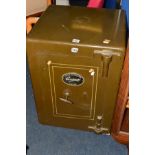 A VINTAGE EUROPEAN OFFICE EQUIPMENT Limited safe (key)