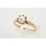 A 9CT GOLD CULTURED PEARL RING, the single cultured pearl within an eight claw setting to the