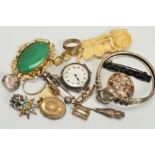 A SELECTION OF LATE 19TH TO EARLY 20TH CENTURY JEWELLERY, to include a citrine brooch, a circular