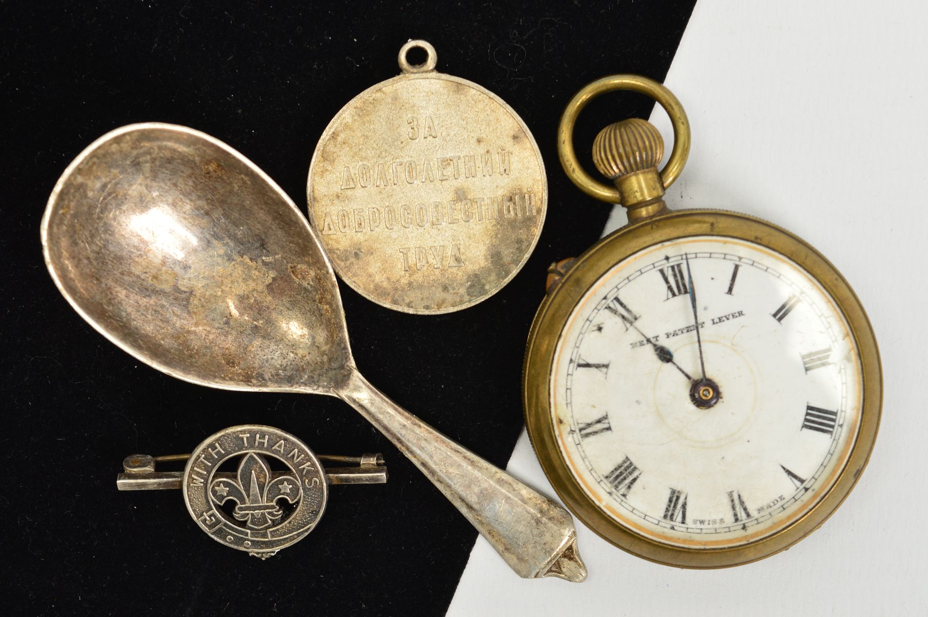 A POCKET WATCH, SPOON, BROOCH AND MEDAL, to include an open face pocket watch, a silver caddy spoon,