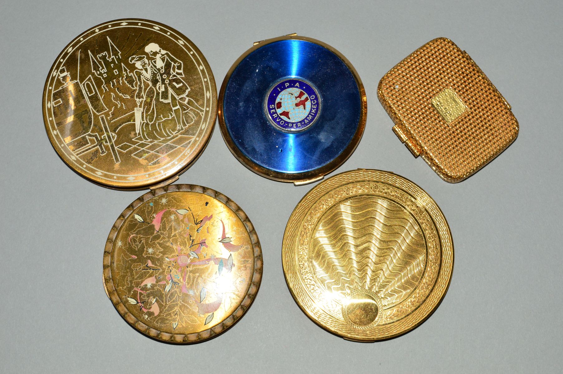 FIVE VINTAGE COMPACTS, to include a circular Statton compact with an image of a couple in period