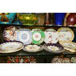 A COLLECTION OF 19TH AND EARLY 20TH CENTURY ENGLISH PORCELAIN PLATES, SOUP PLATE AND COMPORTS,