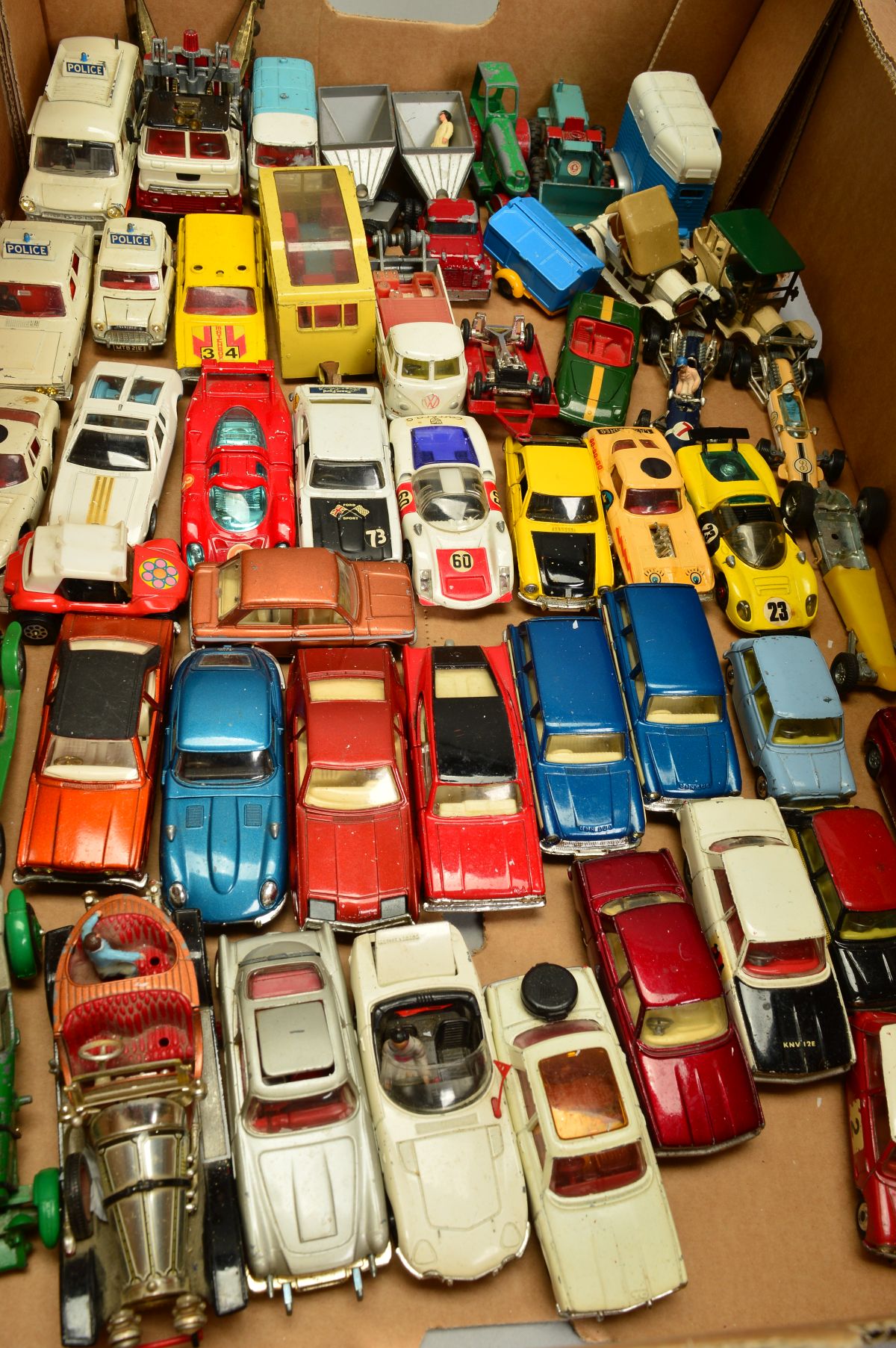 A QUANTITY OF UNBOXED AND ASSORTED PLAYWORN DIECAST VEHICLES To 