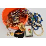 A SELECTION OF COSTUME JEWELLERY, to include necklaces, brooches, bracelets and bangles