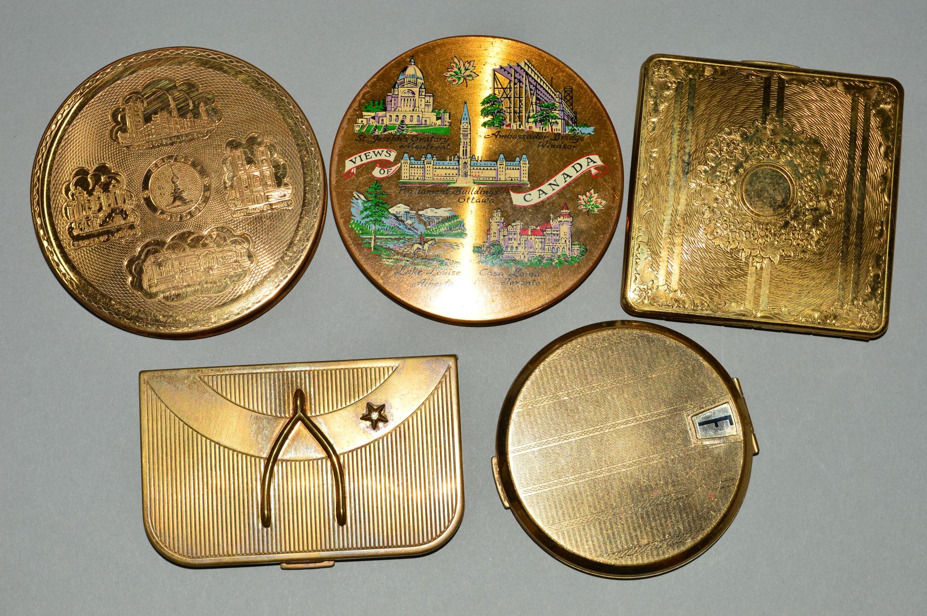 FIVE VINTAGE COMPACTS, to include a Coty compact designed as a purse with wishbone and star