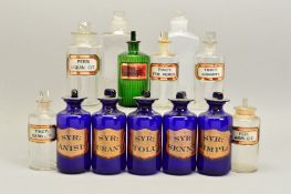 A SET OF FIVE 20TH CENTURY BLUE GLASS PHARMACY JARS AND STOPPERS, each with a gilt cartouche with