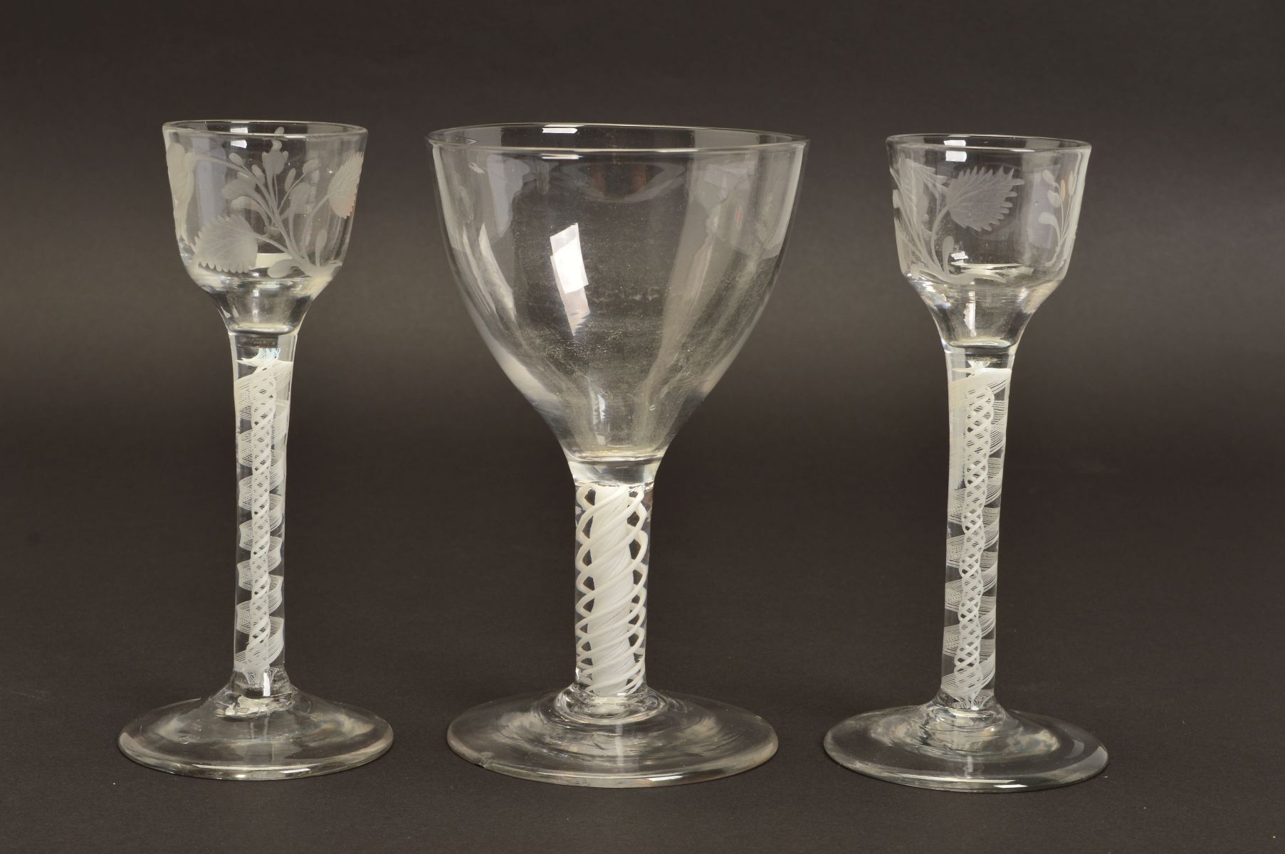 A PAIR OF 18TH CENTURY CORDIAL GLASSES, the ogee bowls engraved with flower head, leaves and a - Image 3 of 5