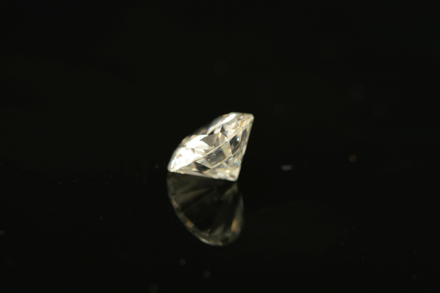 A BRILLIANT CUT DIAMOND, approximately 0.51ct, clarity assessed as VS1-VS2, colour assessed as E-F - Image 2 of 2