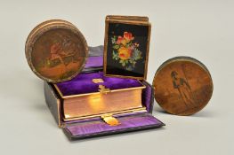 A 19TH CENTURY PAPIER MACHE CIRCULAR SNUFF BOX PRINTED WITH A FRENCH TITLED SCENE, depicting a