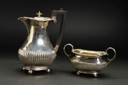 A GEORGE V SILVER HOT WATER JUG AND MATCHING TWIN HANDLED SUGAR BOWL, shaped rectangular rims with