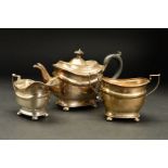 AN EDWARDIAN SILVER THREE PIECE BACHELOR'S TEASET, of oval form, engraved initial 'M' to each piece,