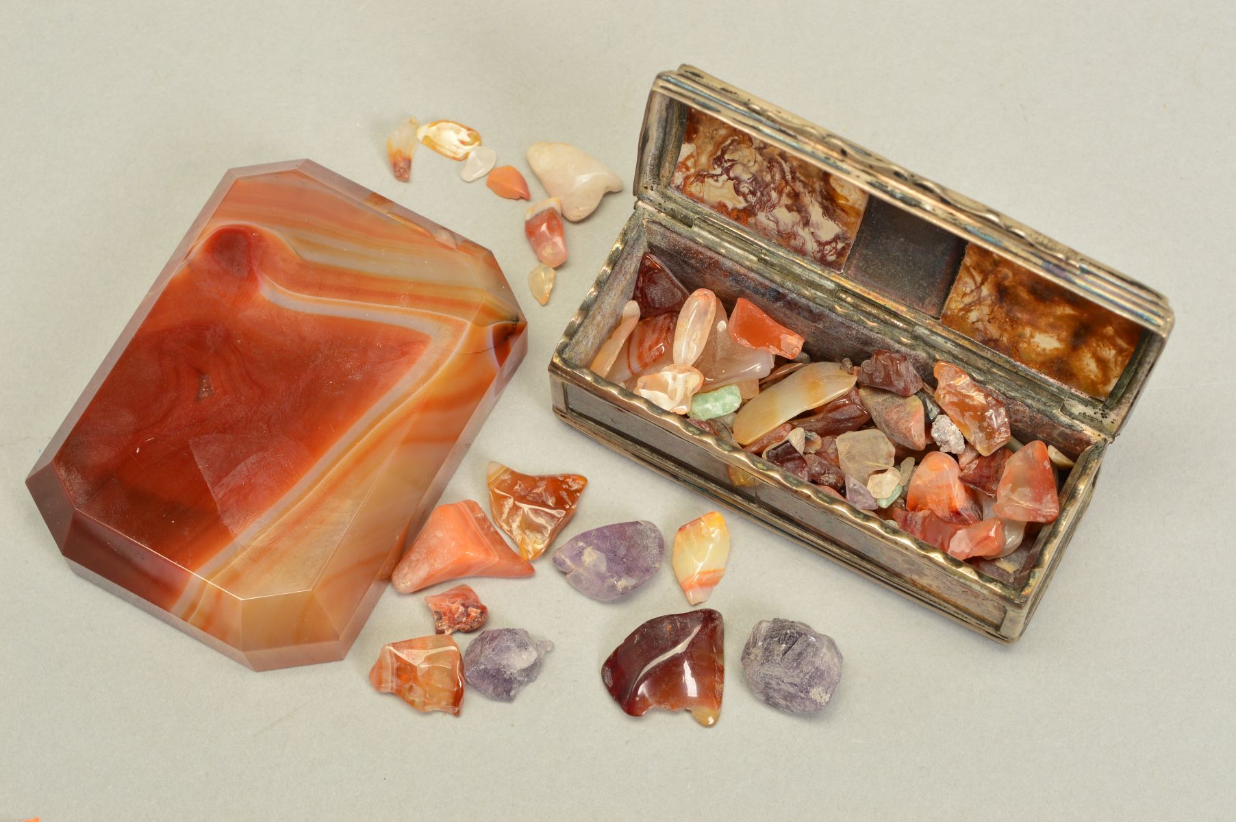 A SELECTION OF CARVED ITEMS, to include a carved and polished piece of banded agate, measuring - Image 3 of 3