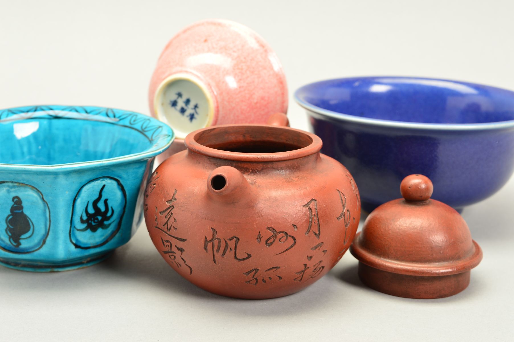 A COLLECTION OF LATE 20TH CENTURY CHINESE CERAMICS, MOSTLY GLAZED WARES, comprising a pair of - Image 5 of 6