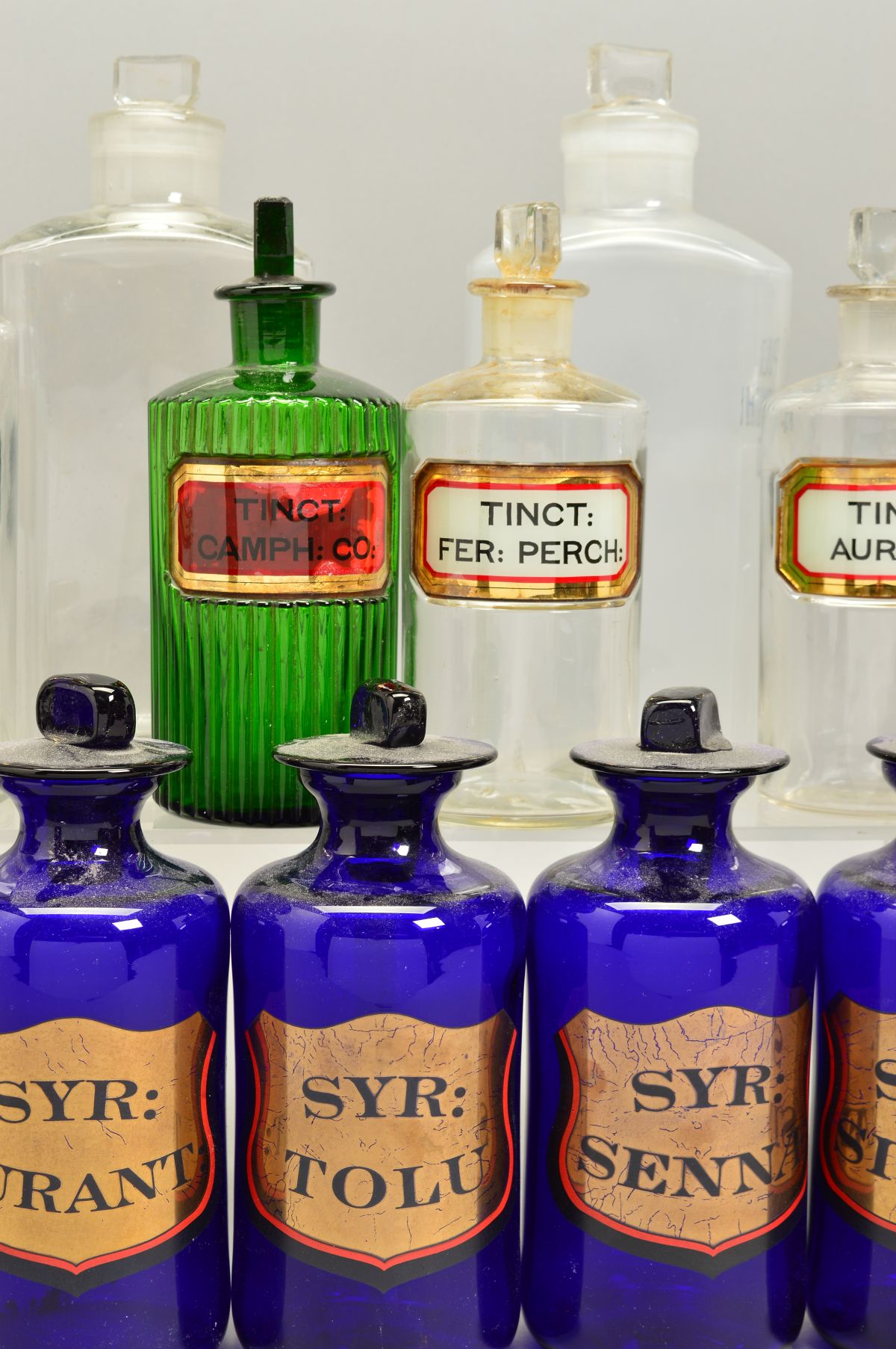 A SET OF FIVE 20TH CENTURY BLUE GLASS PHARMACY JARS AND STOPPERS, each with a gilt cartouche with - Image 3 of 3