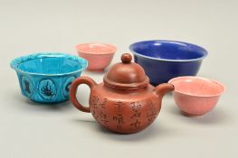 A COLLECTION OF LATE 20TH CENTURY CHINESE CERAMICS, MOSTLY GLAZED WARES, comprising a pair of
