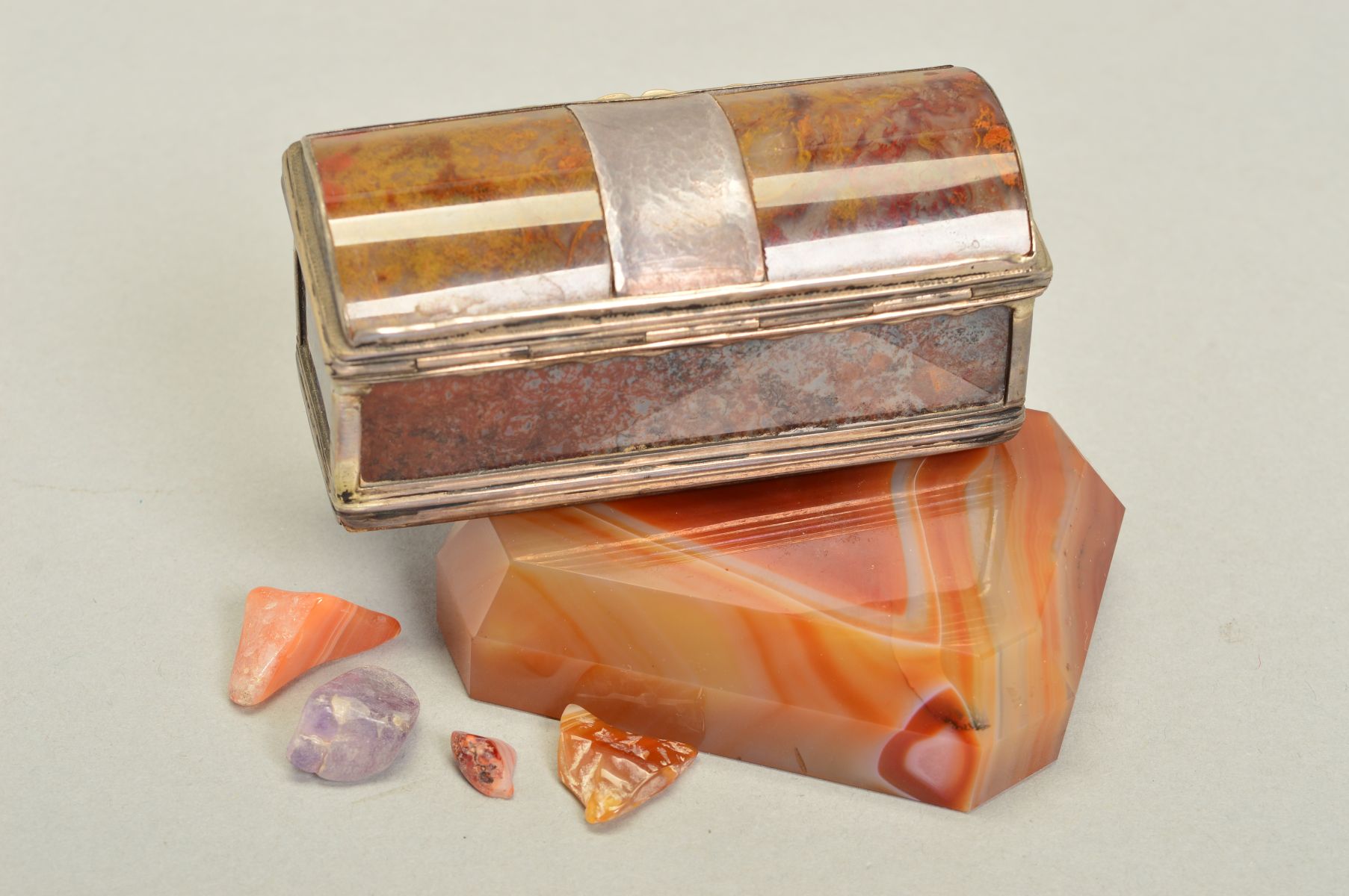 A SELECTION OF CARVED ITEMS, to include a carved and polished piece of banded agate, measuring - Image 2 of 3