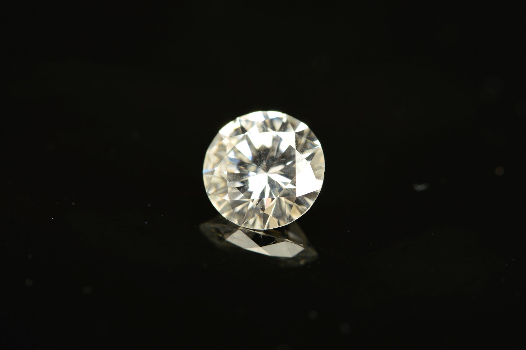 A BRILLIANT CUT DIAMOND, approximately 0.51ct, clarity assessed as VS1-VS2, colour assessed as E-F