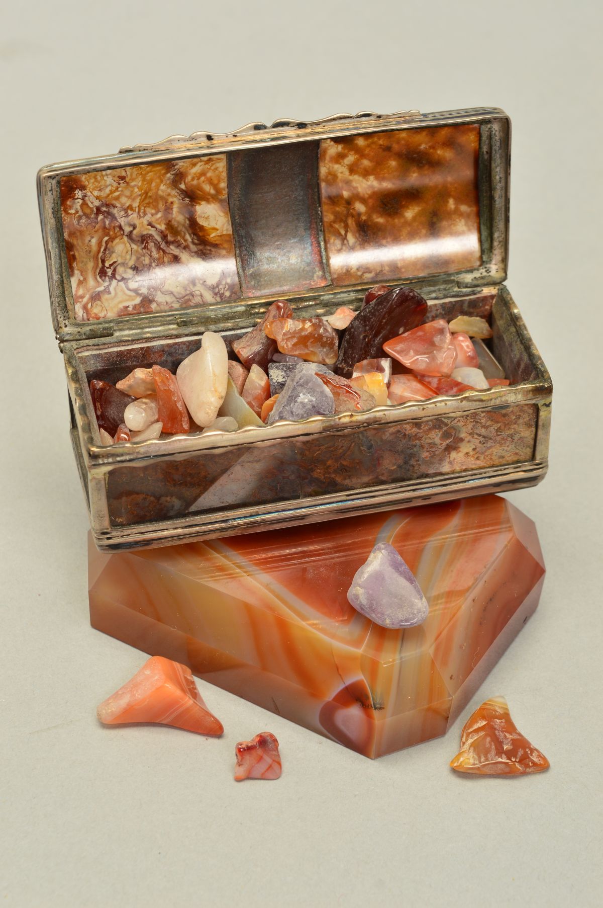 A SELECTION OF CARVED ITEMS, to include a carved and polished piece of banded agate, measuring