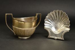 A VICTORIAN SILVER SCALLOP SHELL SHAPED BUTTER DISH, handle section with gadrooned rim and