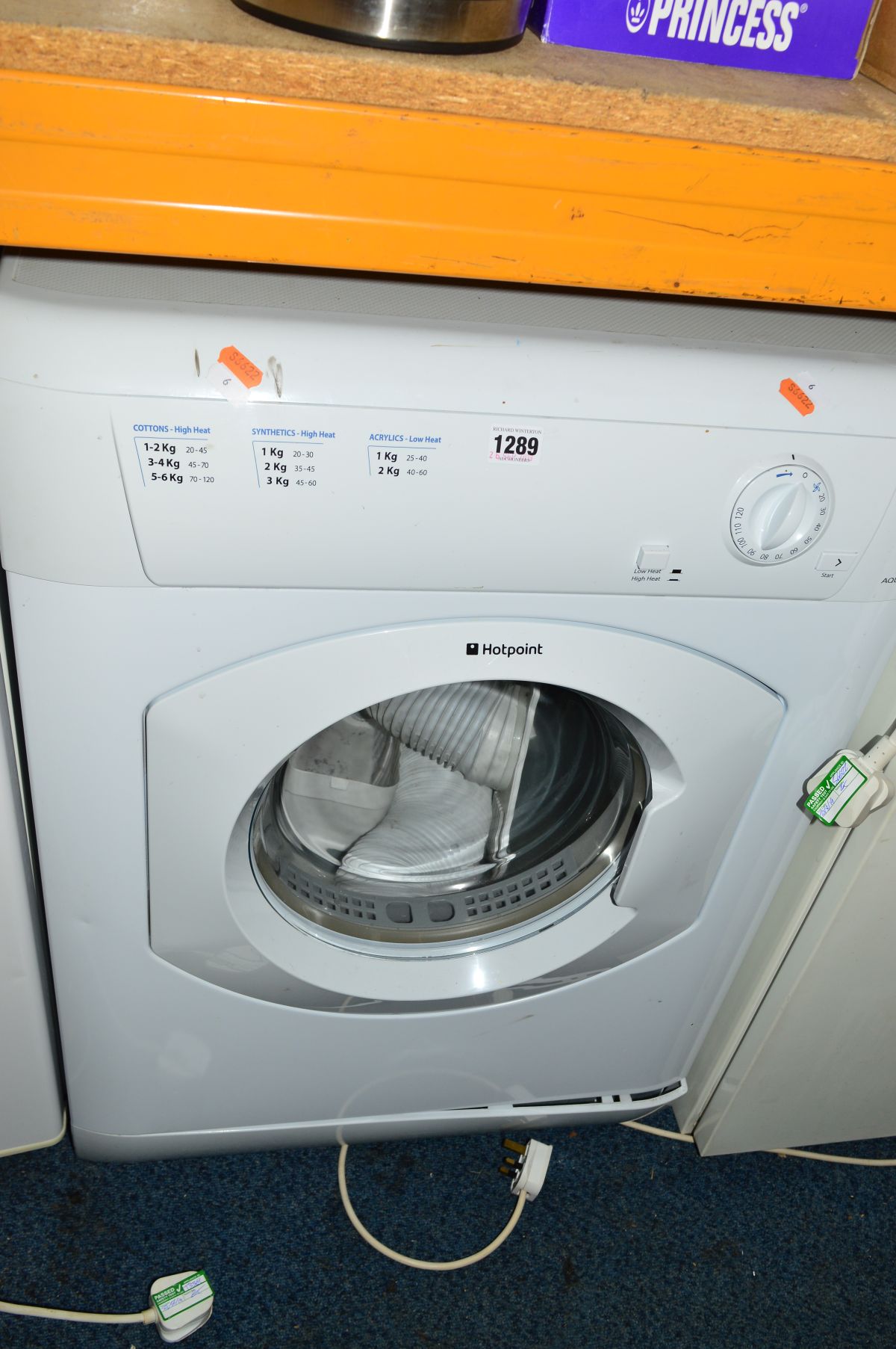 A HOTPOINT AQUARIUS 6KG TUMBLE DRYER