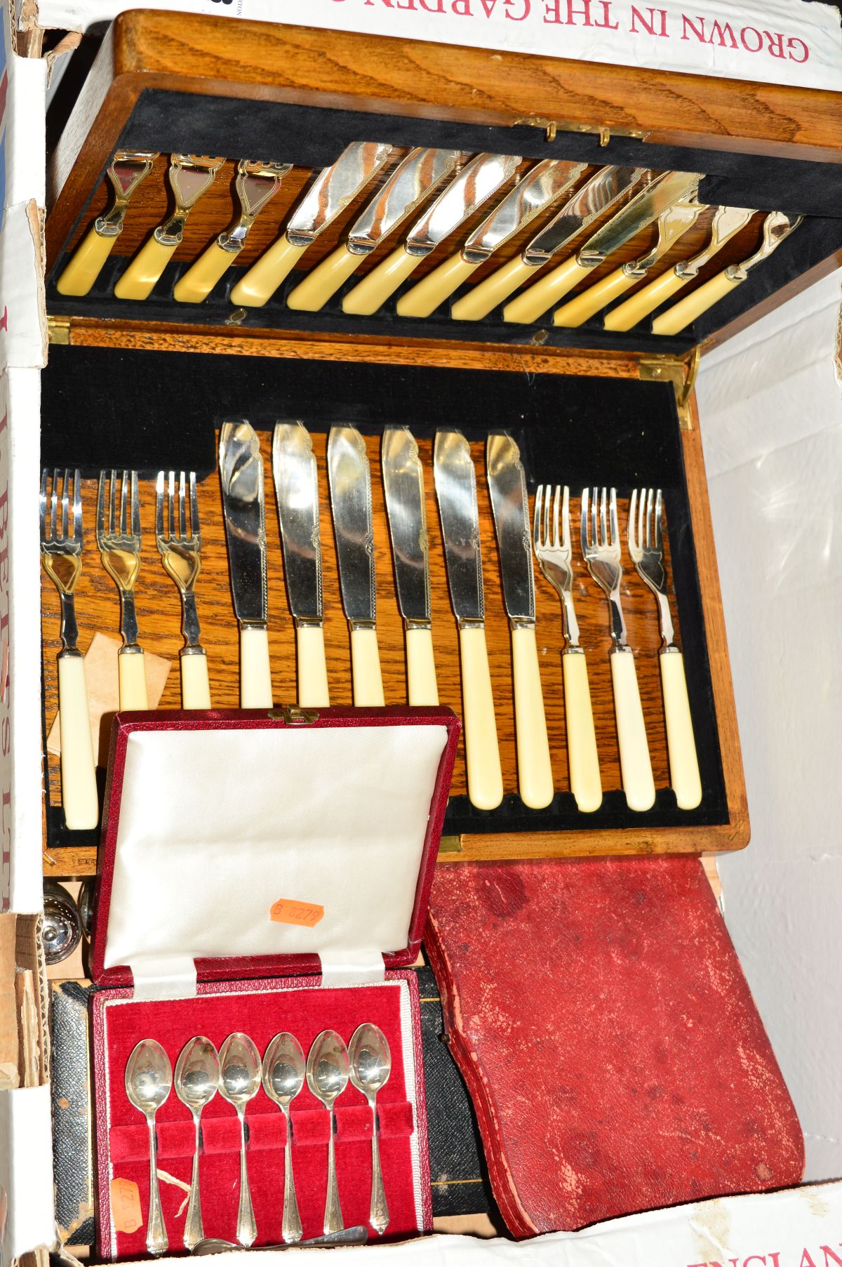 A CASED SET OF SIX ELIZABETH II SILVER COFFEE SPOONS, maker Francis Howard Ltd, Sheffield 1962, a